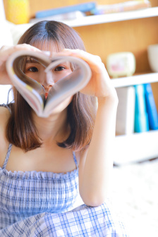 女医生检查男生下肢